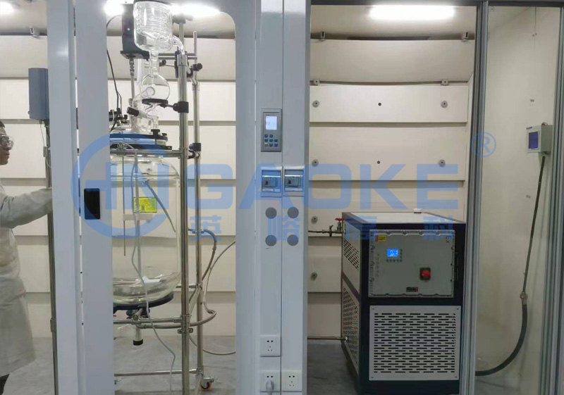 哪個廠家可以定制穩(wěn)定性好的100L雙層玻璃反應(yīng)釜？